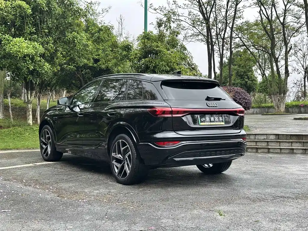 Audi Q6L e-tron 2025 — фото 21