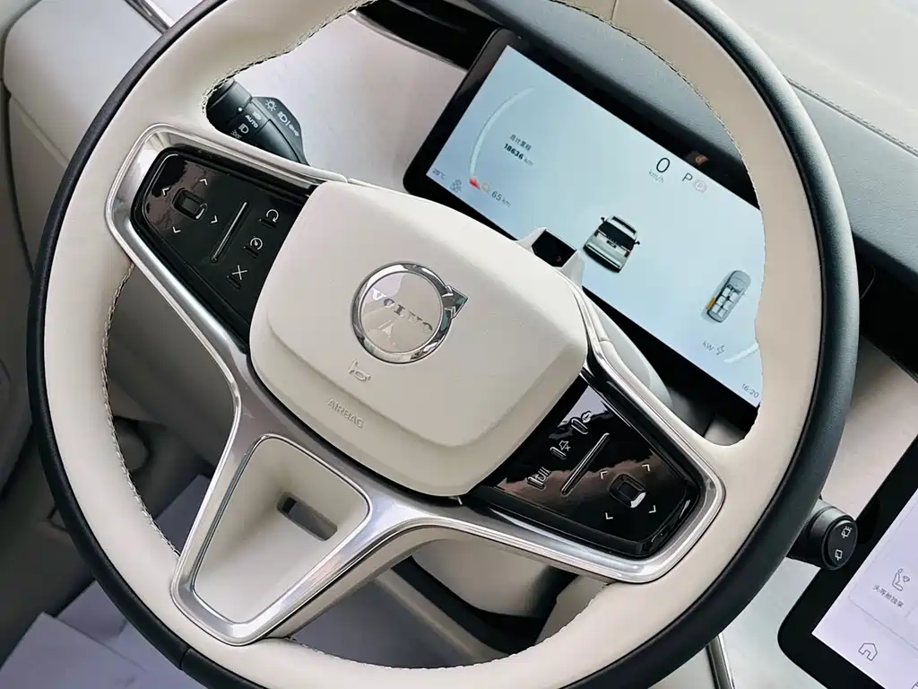 Volvo EM90 2025 — фото 23