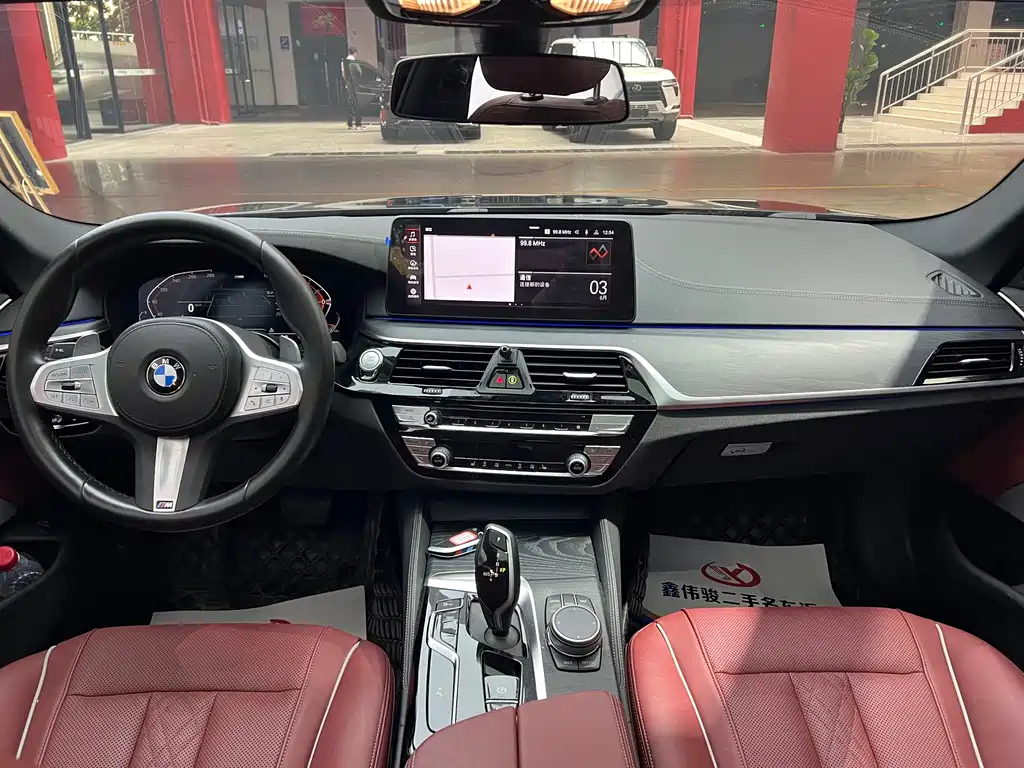 BMW 5 Series 2023 — фото 10