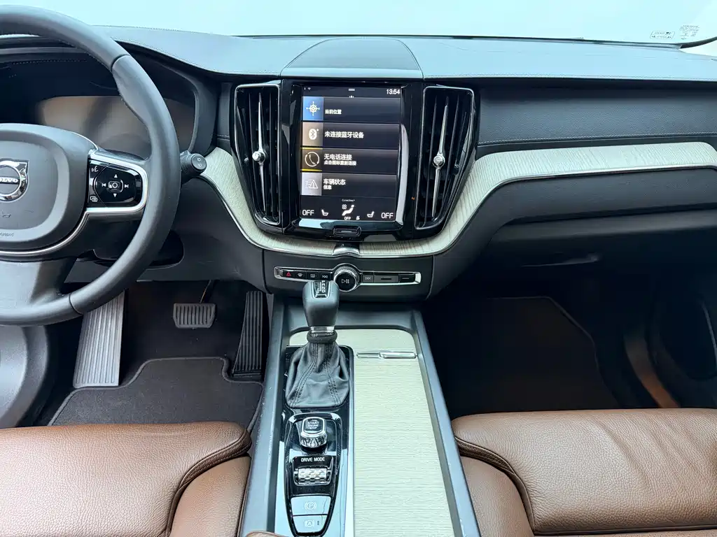 Volvo XC60 2019 — фото 18
