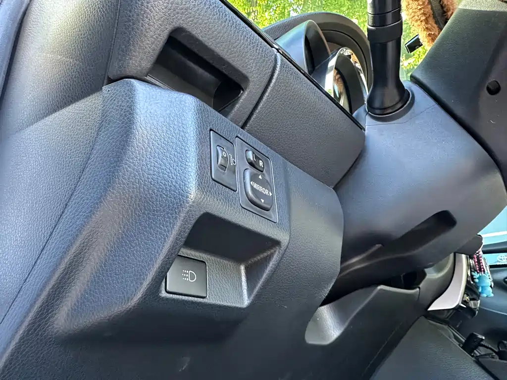 Toyota Yaris L 2017 — фото 11
