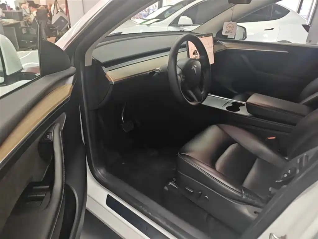 Tesla Model Y 2022 — фото 16