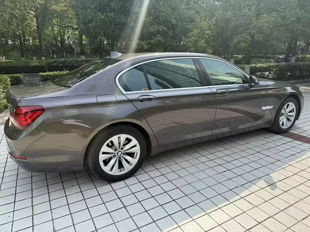 BMW 7 Series 2013 — фото 9