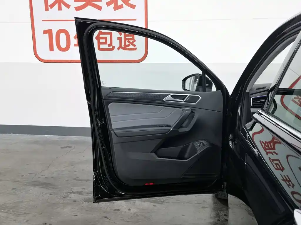 Volkswagen Tiguan L Plug-In Hybrid 2023 — фото 8