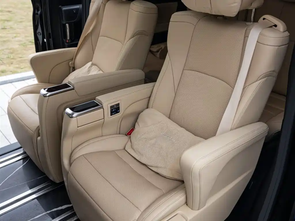 Toyota Alphard 2023 — фото 20