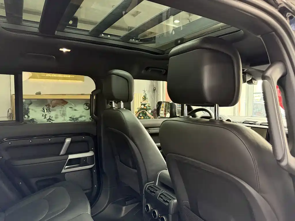Land Rover Defender 2023 — фото 14