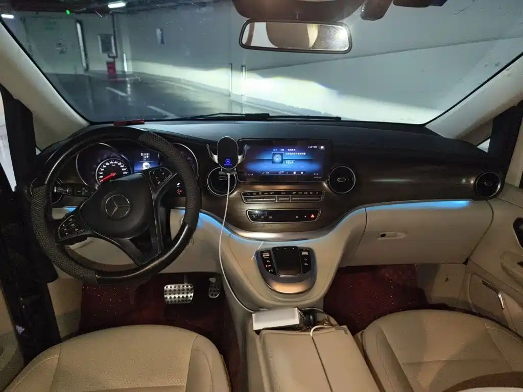 Mercedes-Benz V-Class 2022 — фото 13