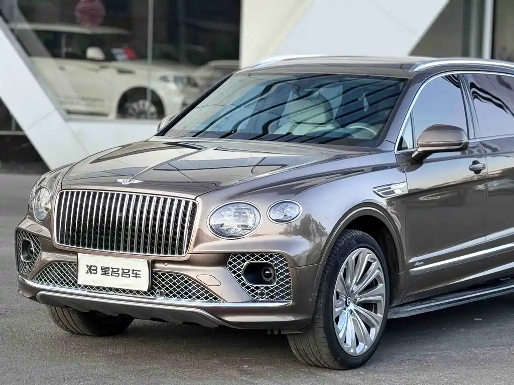 Bentley Bentayga 2023 — фото 18