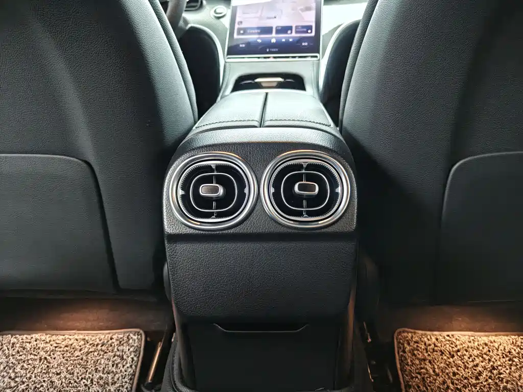 Mercedes-Benz C-Class 2024 — фото 15