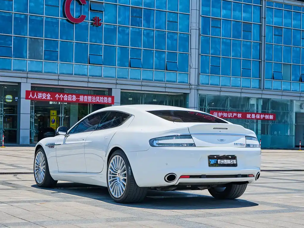 Aston Martin Rapide 2017 — фото 7