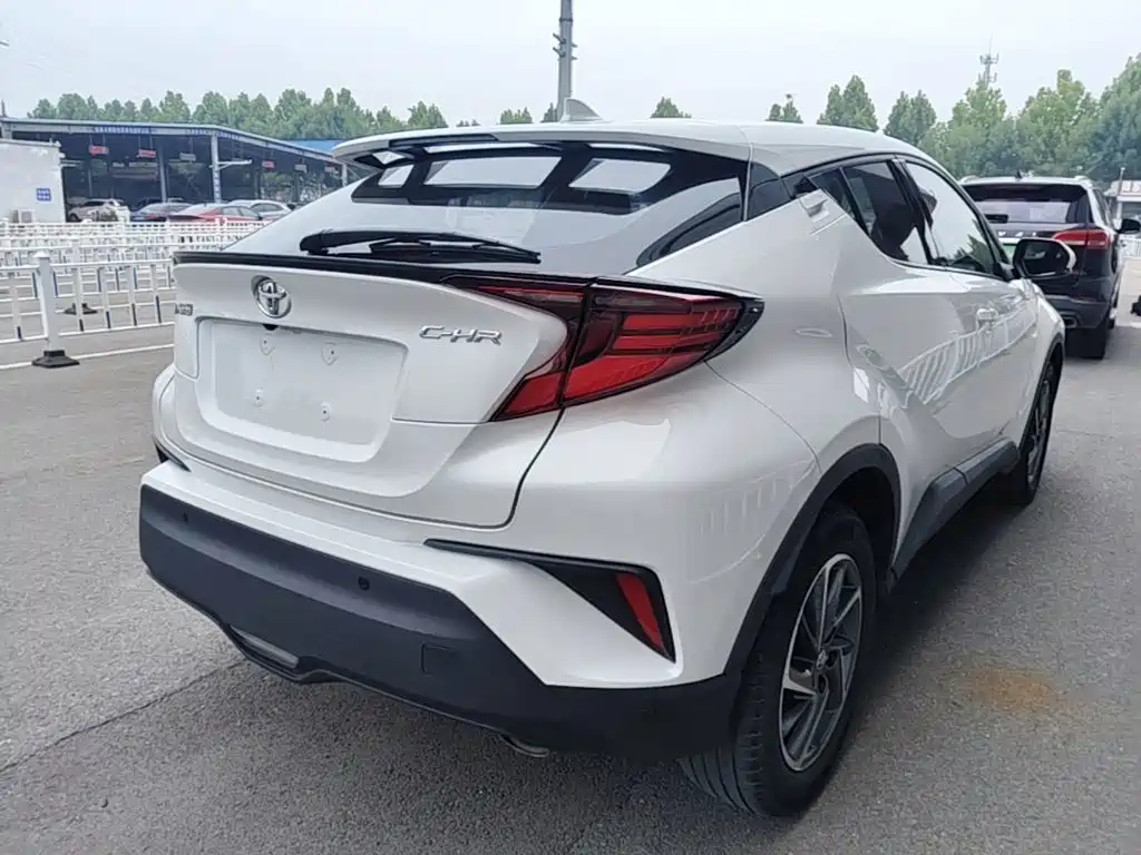 Toyota C-HR 2023 — фото 5