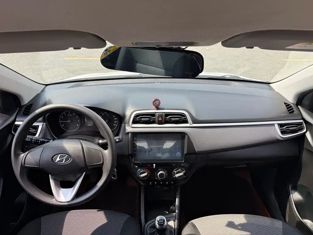 Hyundai Verna 2017 — фото 9