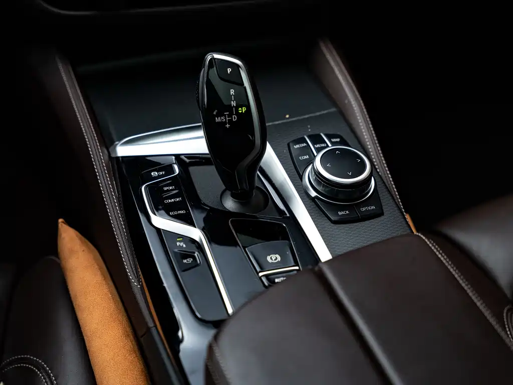 BMW 5 Series 2023 — фото 12