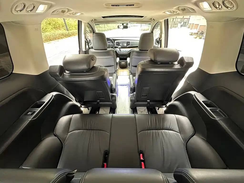 Honda Odyssey 2018 — фото 12