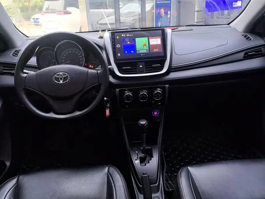 Toyota Yaris L 2018 — фото 12