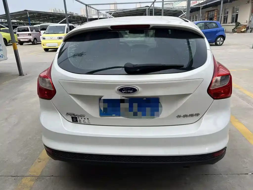 Ford Focus 2014 — фото 10