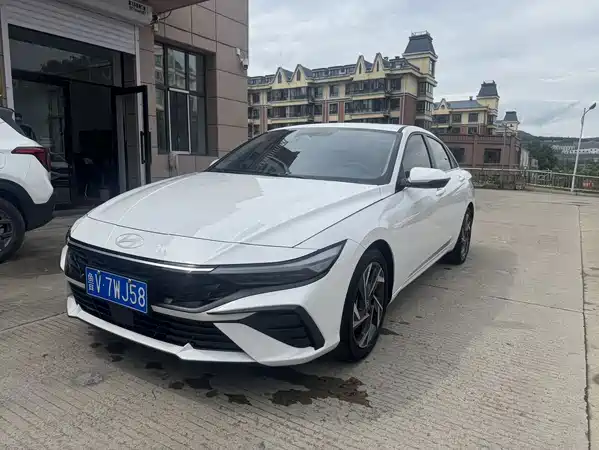 Hyundai Elantra 2023