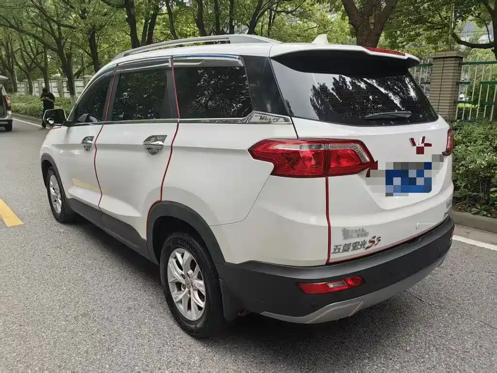 Wuling Hongguang S3 2017 — фото 5