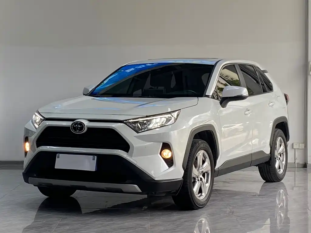 Toyota RAV4 2022 — фото 1