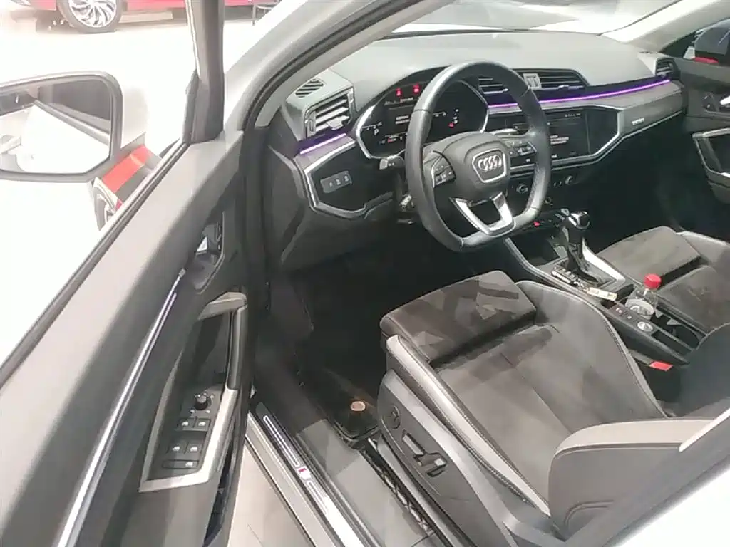 Audi Q3 2023 — фото 16