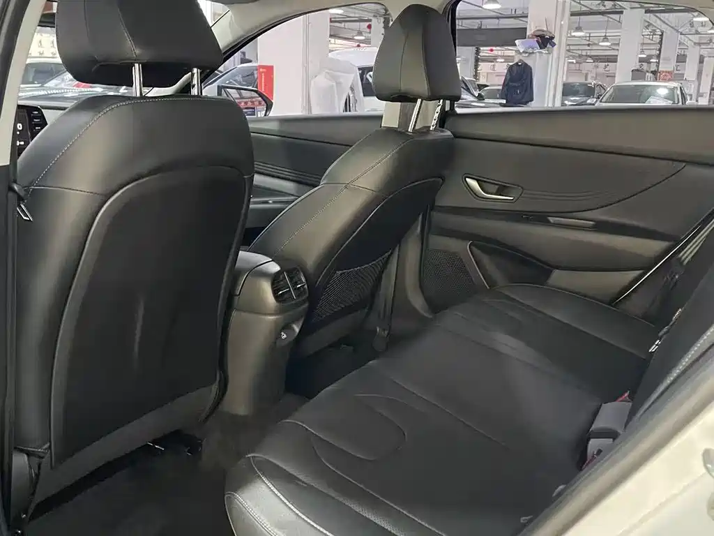 Hyundai Elantra 2022