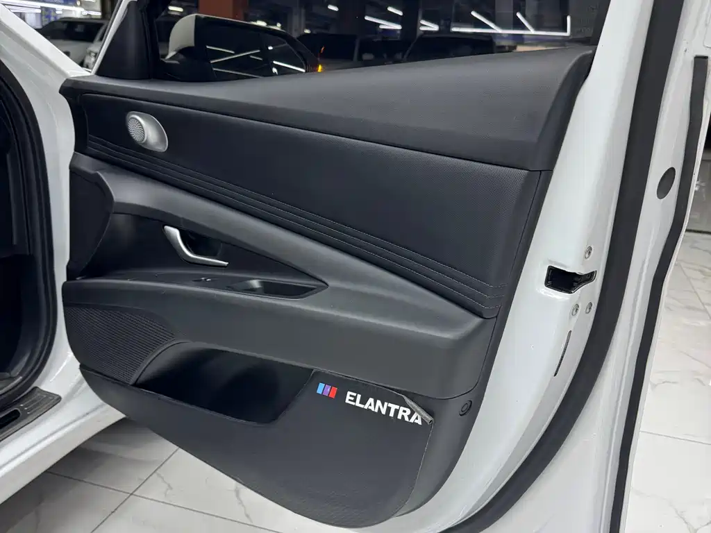 Hyundai Elantra 2023 — фото 23