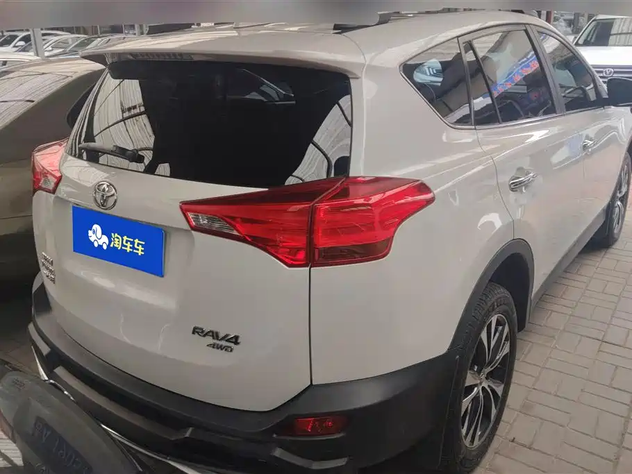 Toyota RAV4 2015 — фото 3