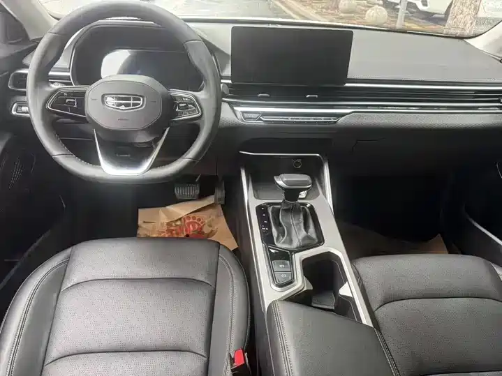 Geely Emgrand 2021