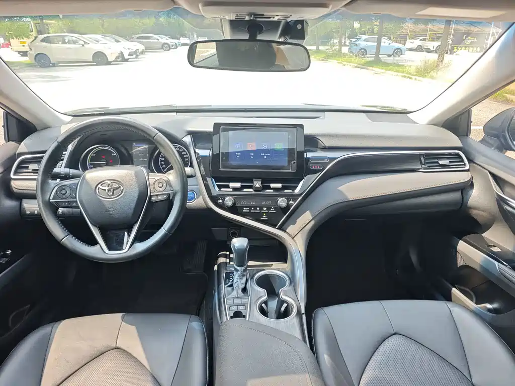 Toyota Camry 2022 — фото 10