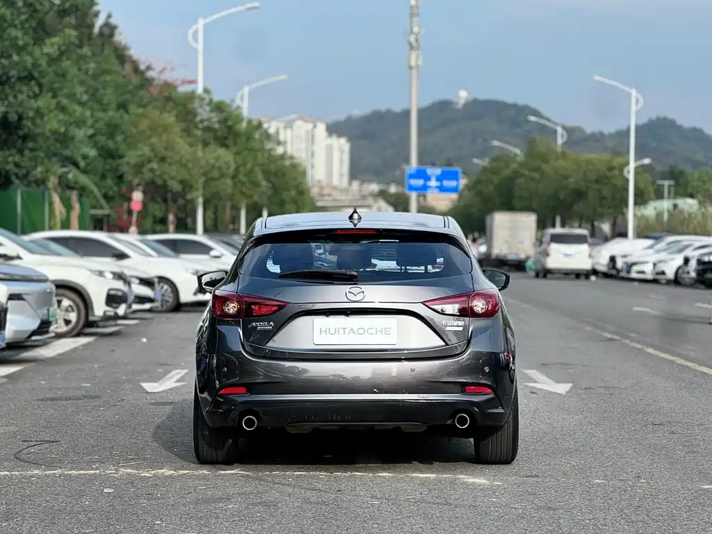 Mazda 3 Axela 2019 — фото 13