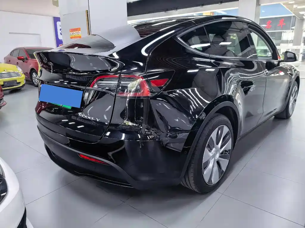 Tesla Model Y 2023 — фото 14