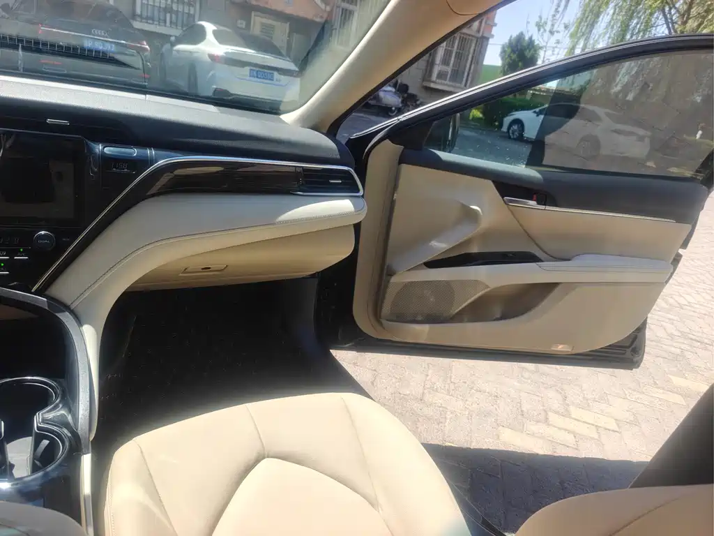 Toyota Camry 2020 — фото 15