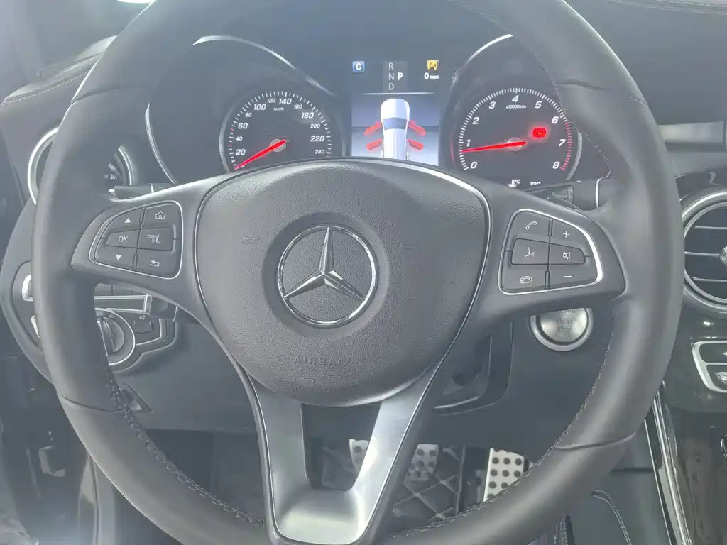 Mercedes-Benz GLC 2018 — фото 19