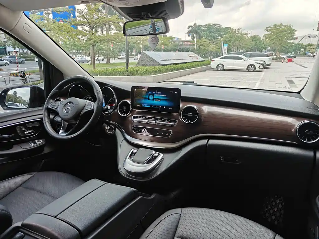 Mercedes-Benz V-Class 2020 — фото 13