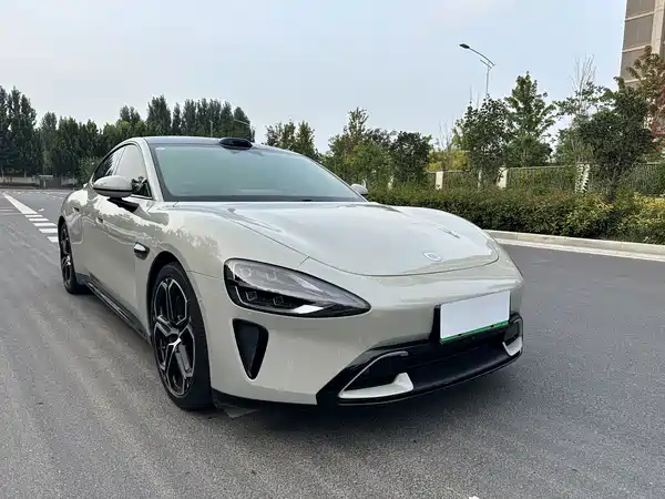 Xiaomi SU7 2024