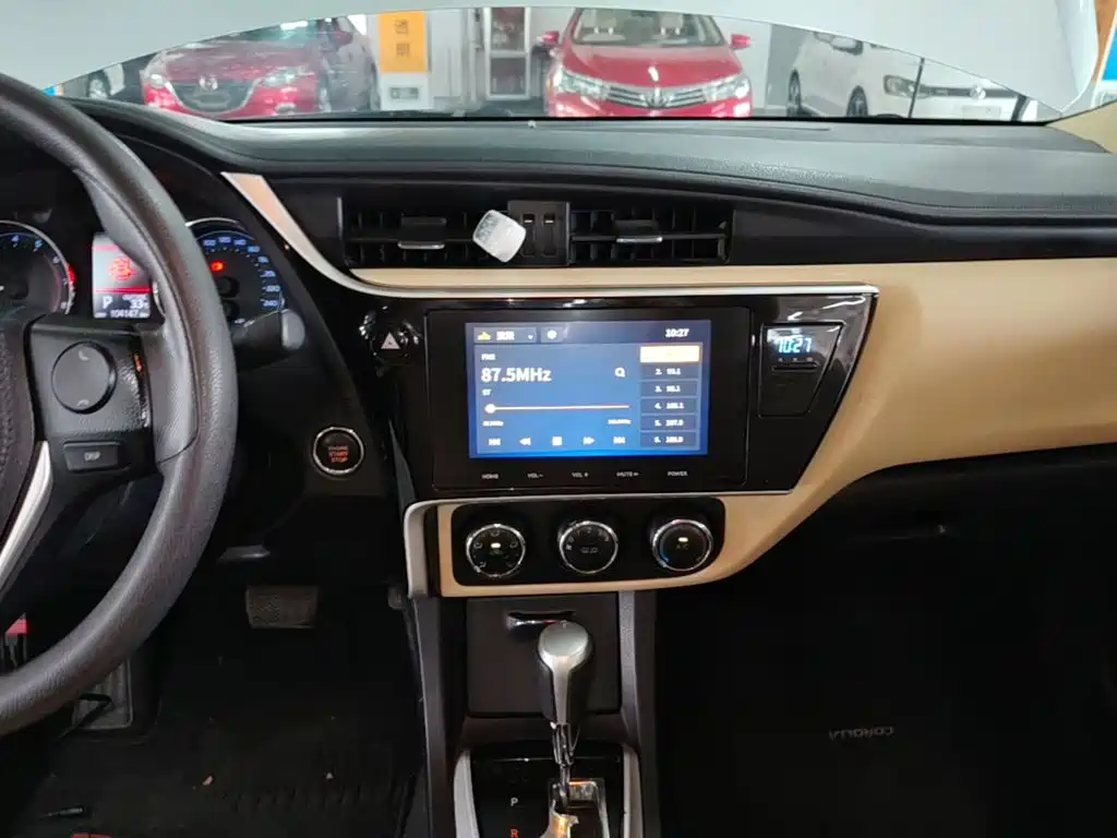 Toyota Corolla 2018 — фото 13