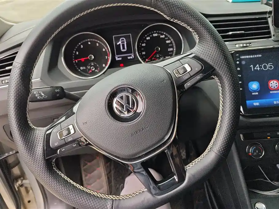 Volkswagen Tiguan L 2018 — фото 15