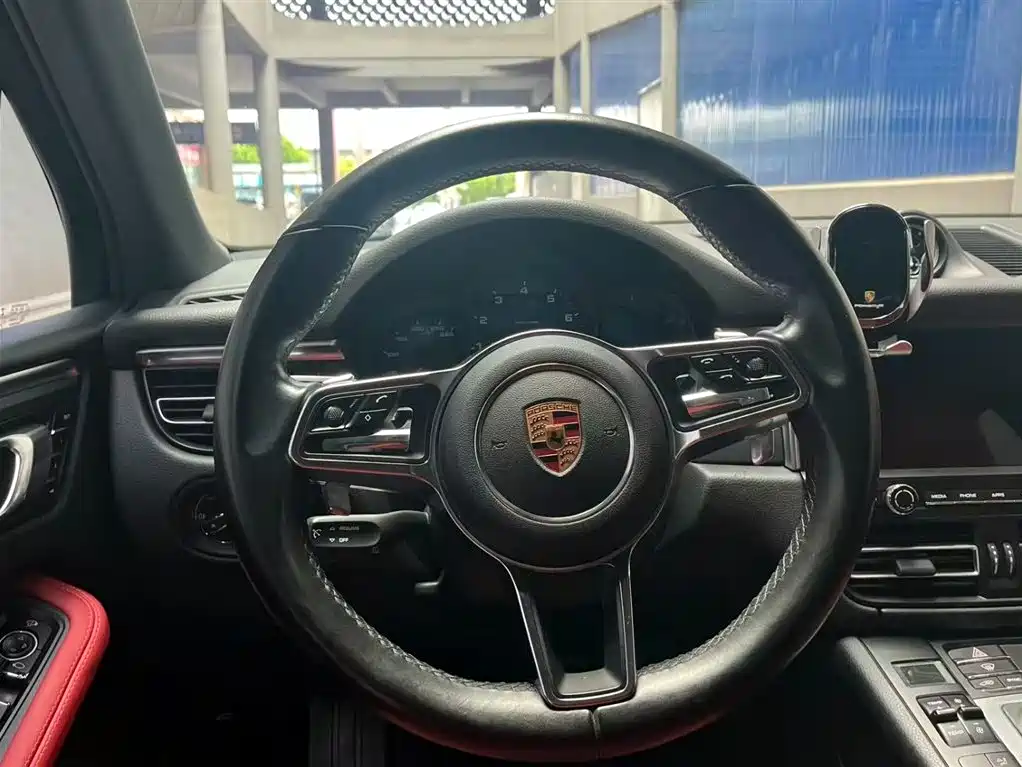 Porsche Macan 2019 — фото 13