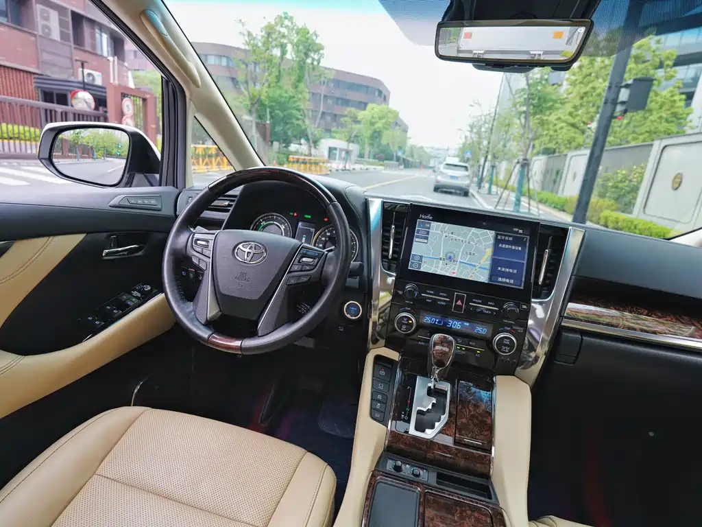 Toyota Alphard 2021 — фото 10