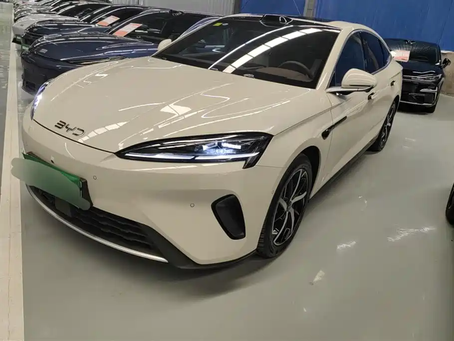 BYD Seal 07 DM-i 2025 — фото 1