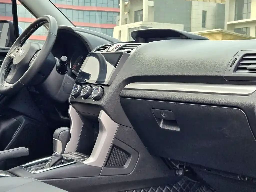 Subaru Forester 2015 — фото 9