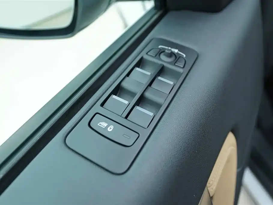 Land Rover Discovery Sport 2024 — фото 11
