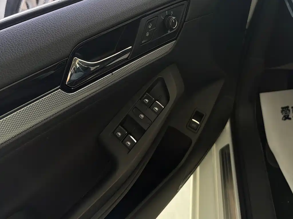 Volkswagen Sagitar 2016 — фото 14