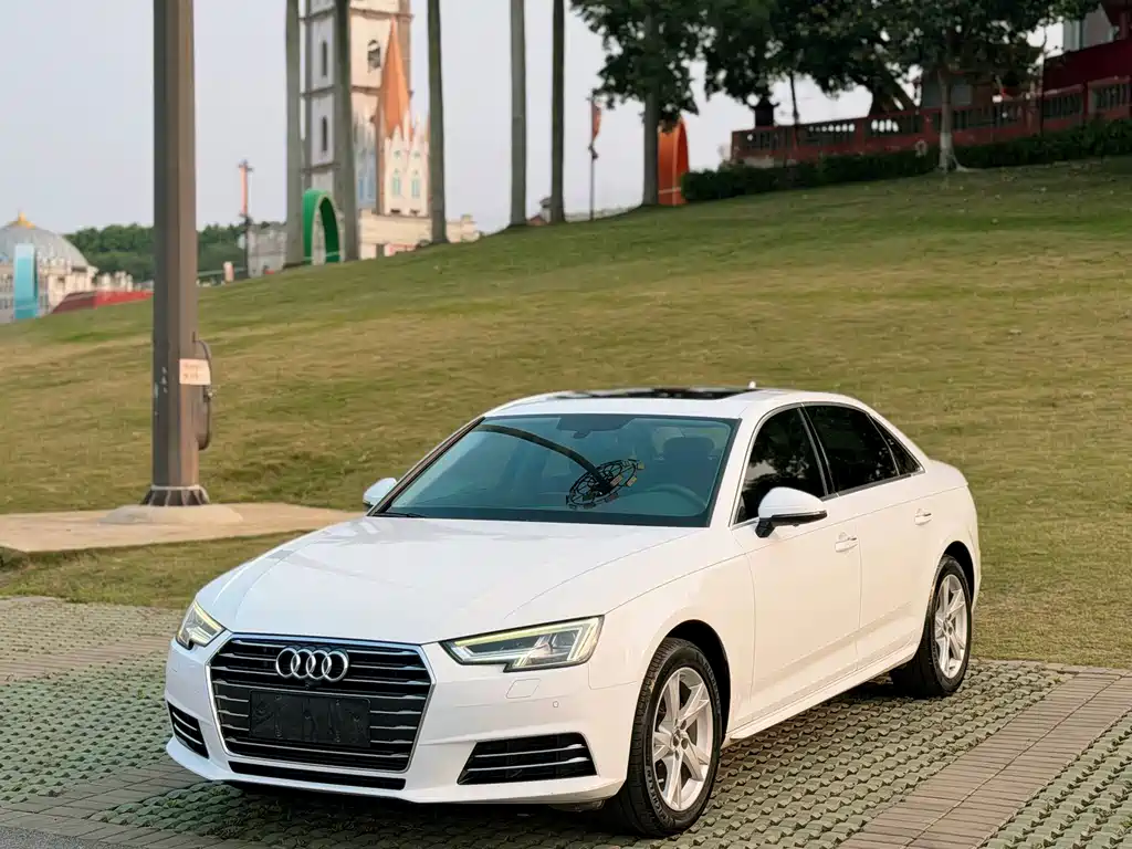 Audi A4L 2018 — фото 1