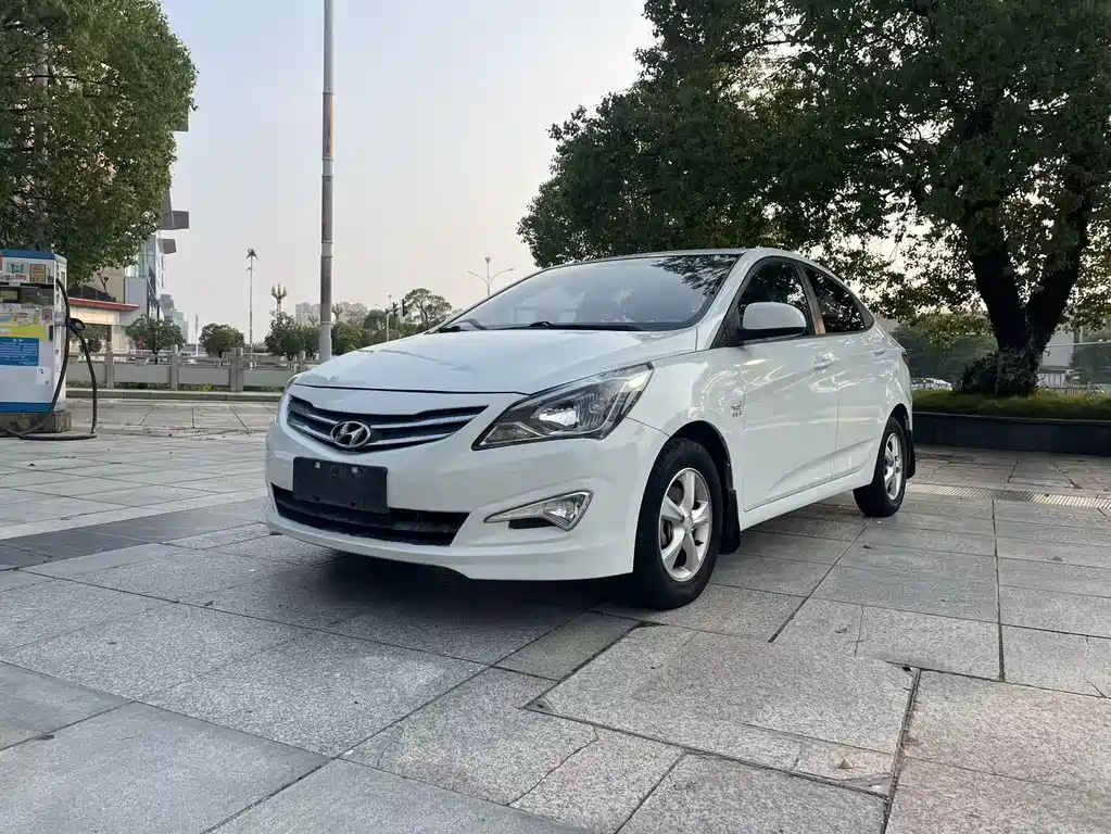 Hyundai Verna 2015