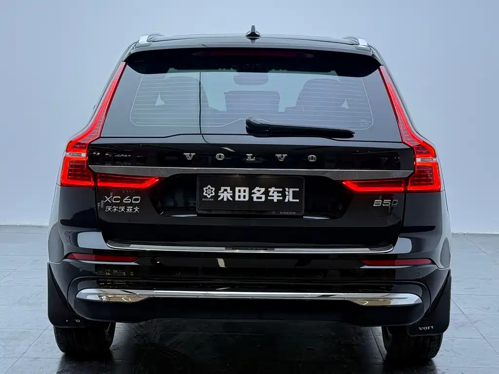 Volvo XC60 2023 — фото 8