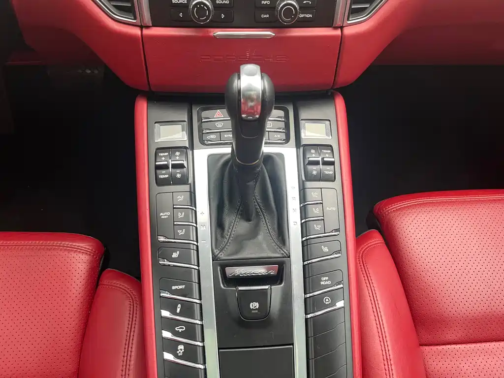 Porsche Macan 2015 — фото 10