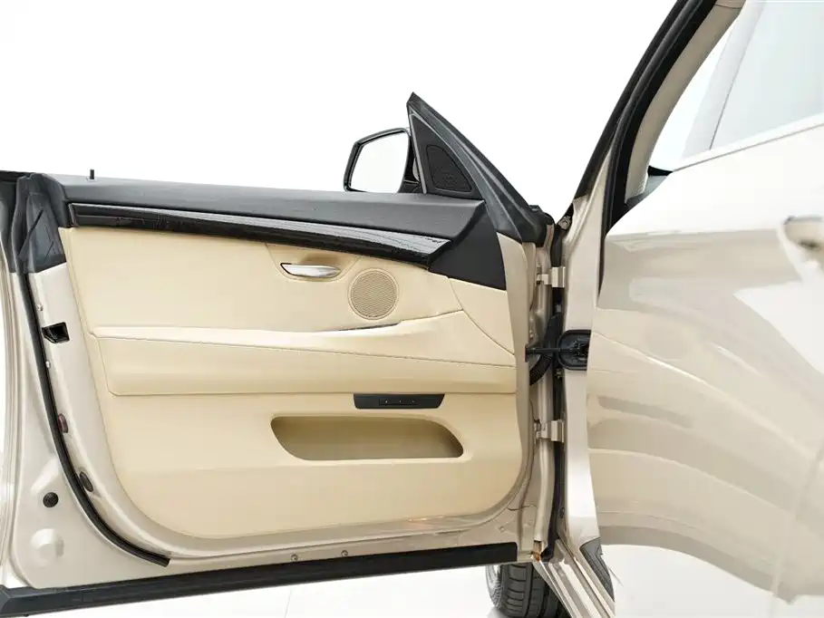 BMW 5 Series GT 2015 — фото 8