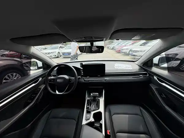 Geely Emgrand 2025