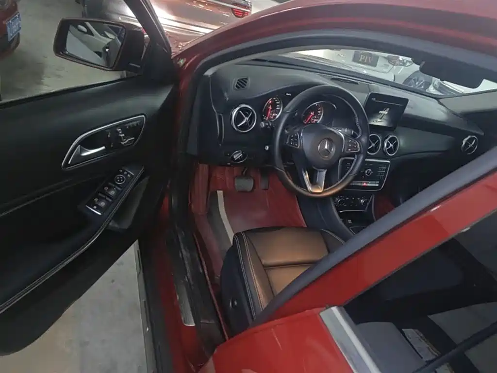 Mercedes-Benz GLA 2018 — фото 16